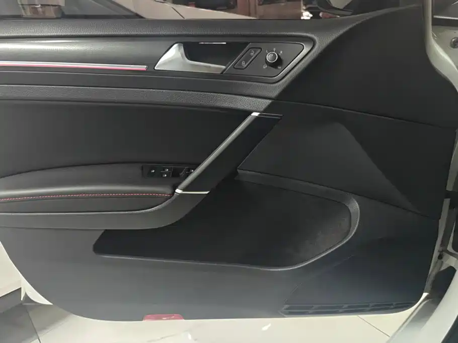 Volkswagen Golf GTI — миниатюра 7
