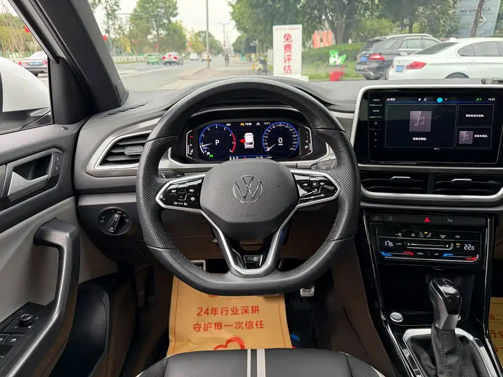 Volkswagen T-Roc — миниатюра 14
