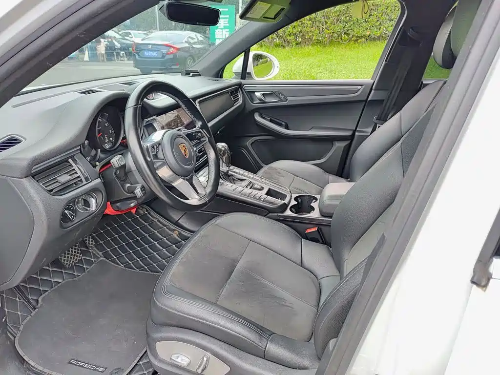 Porsche Macan — миниатюра 7