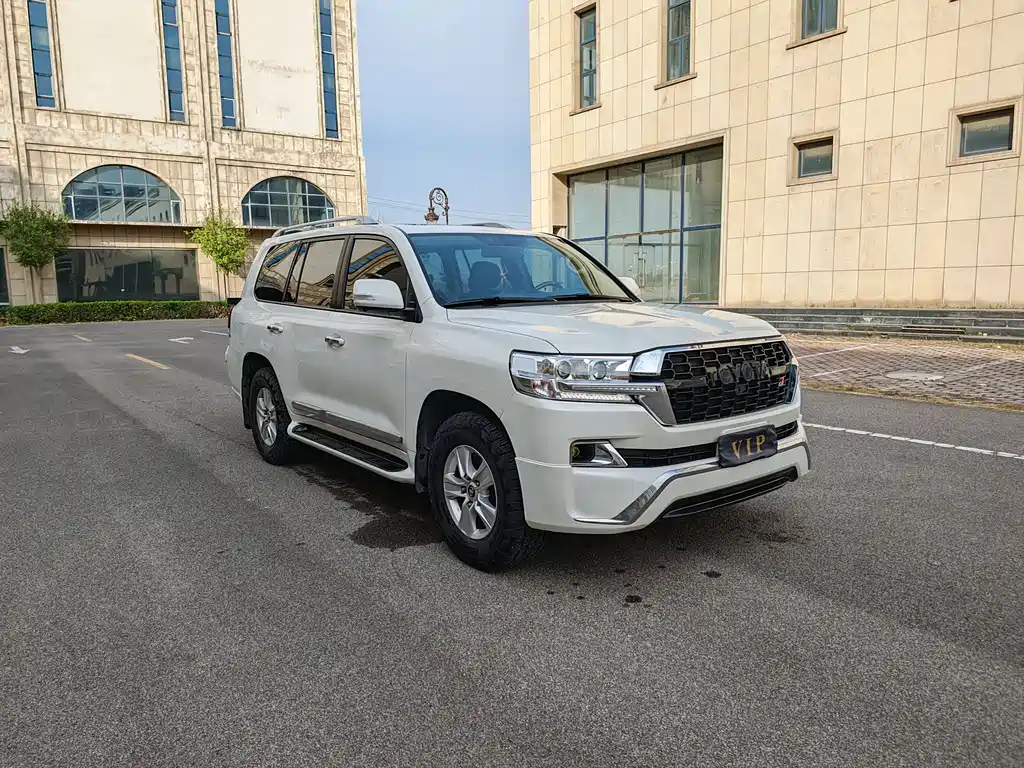 TOYOTA LAND CRUISER