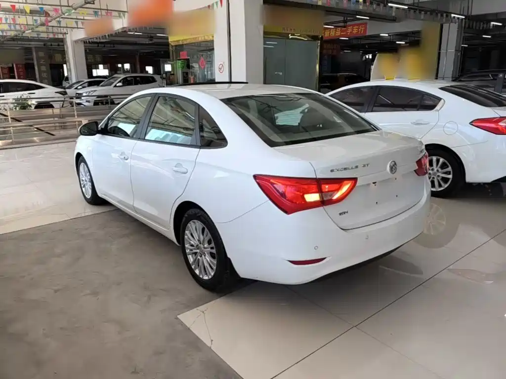 Buick Excelle — миниатюра 5