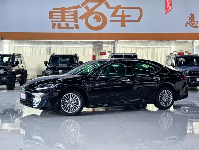 TOYOTA CAMRY 2025