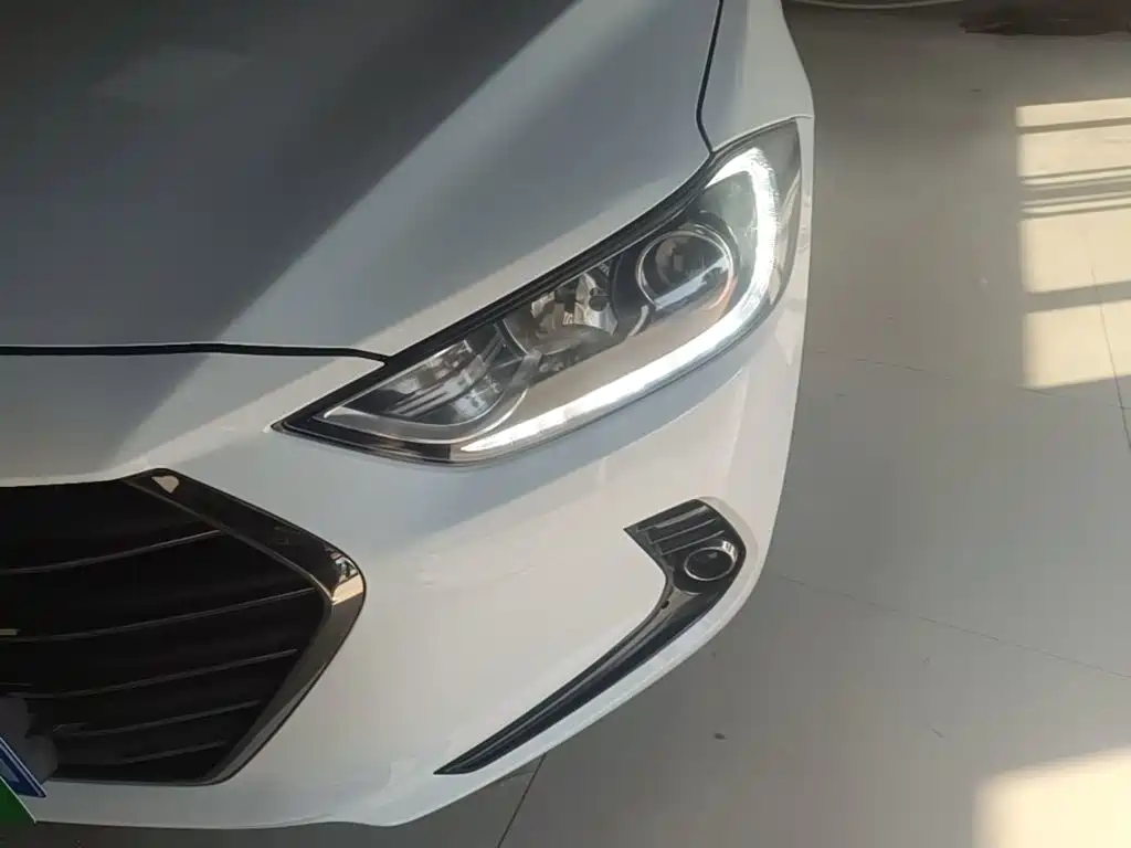Hyundai Elantra — миниатюра 24