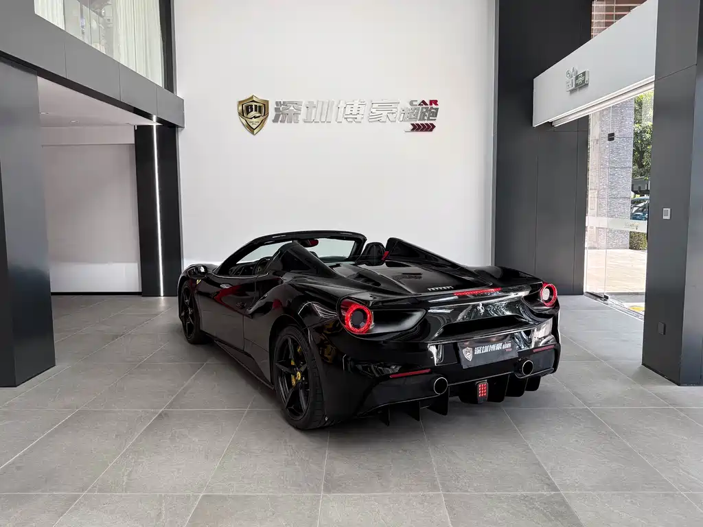 FERRARI 488