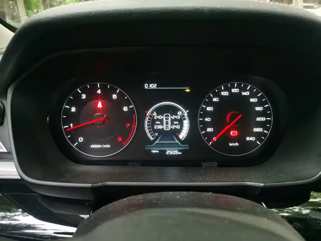 BYD Qin — миниатюра 8