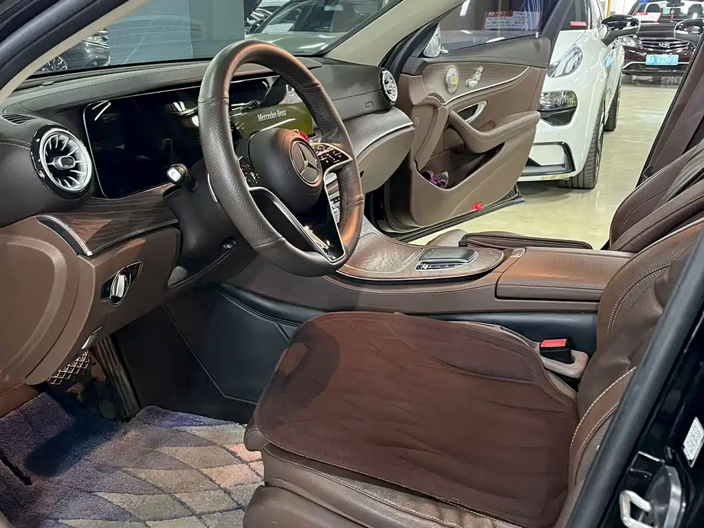Mercedes-Benz E-Class — миниатюра 4