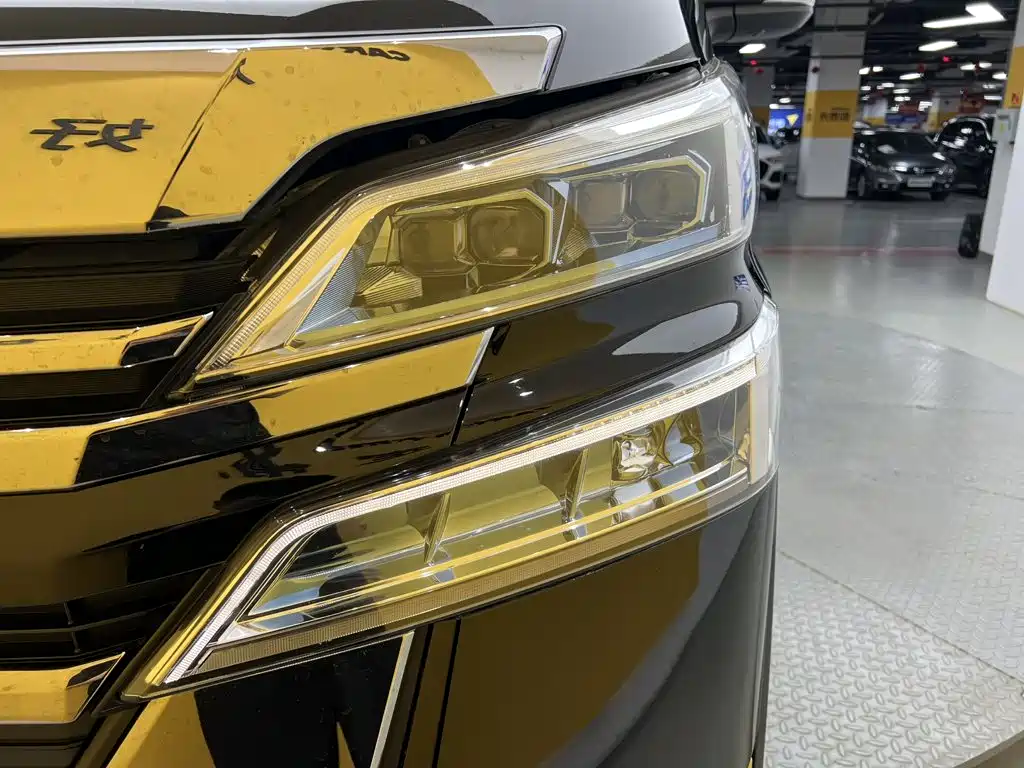 Toyota Vellfire — миниатюра 8