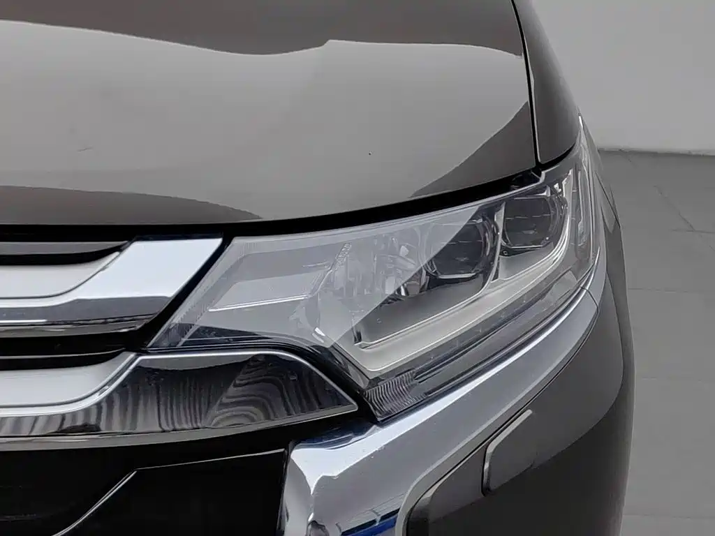 Mitsubishi Outlander — миниатюра 7