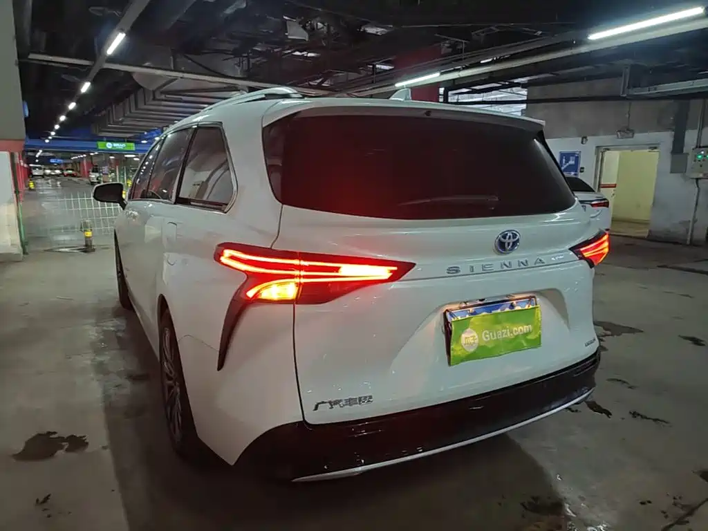 Toyota Sienna — миниатюра 5