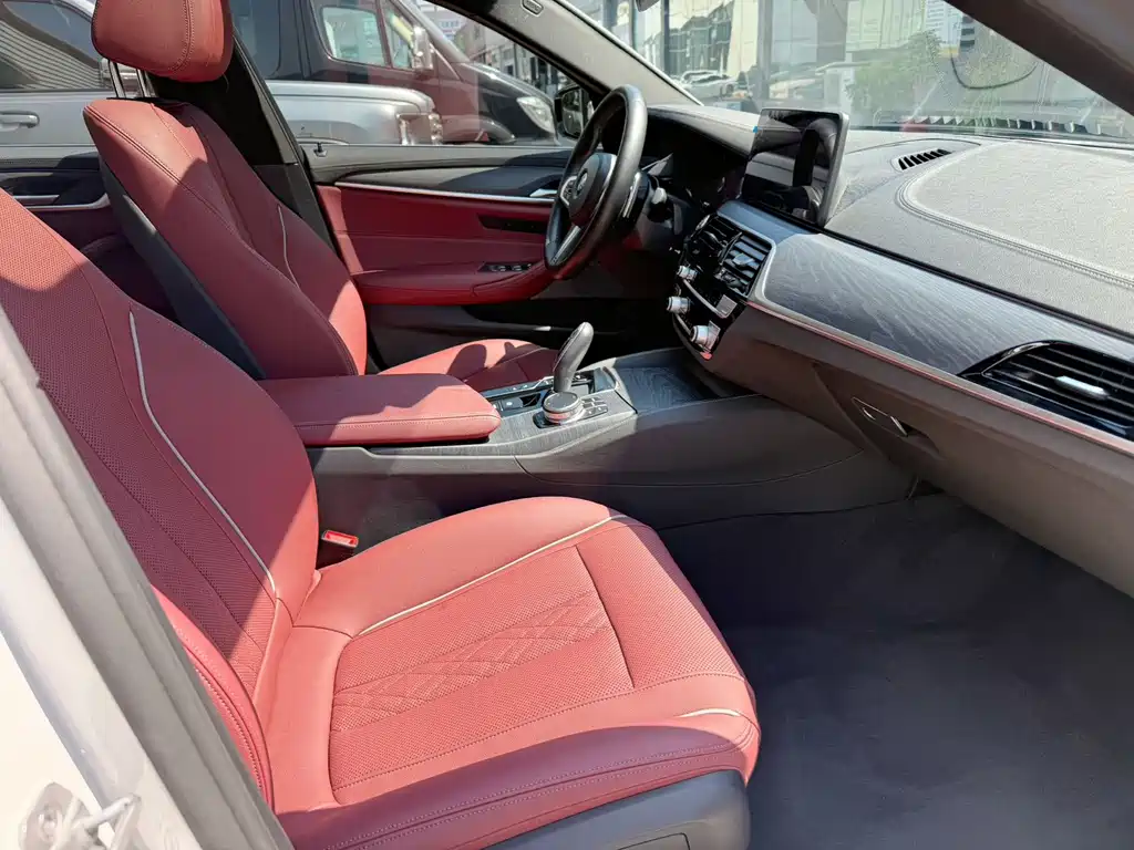 BMW 5 Series — миниатюра 12