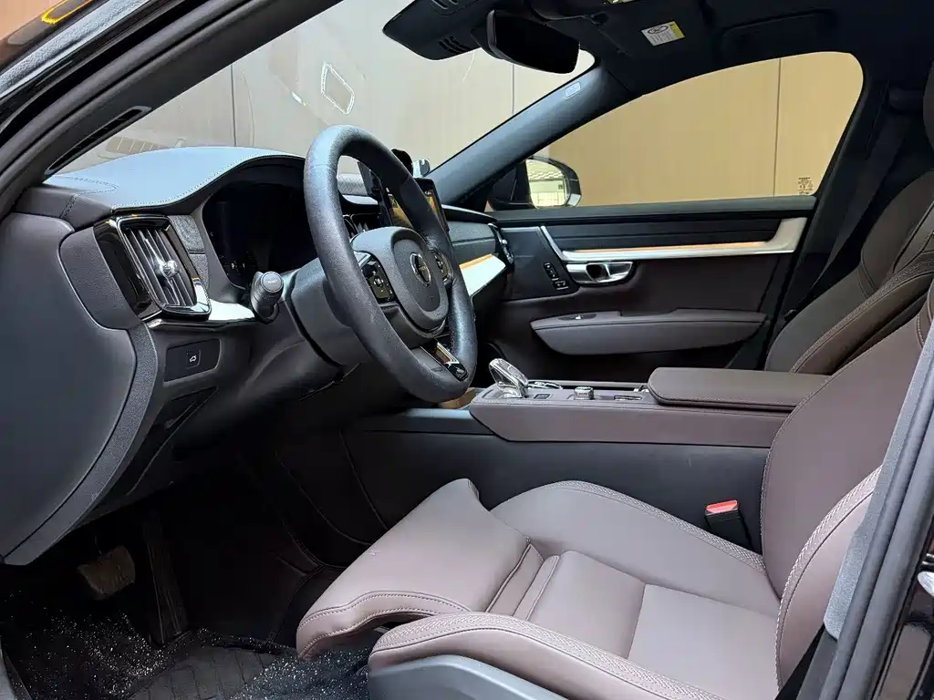 Volvo S90 — миниатюра 5