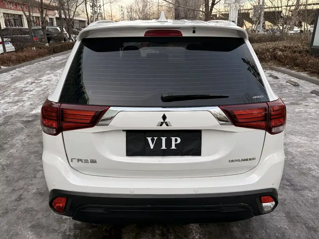 MITSUBISHI OUTLANDER