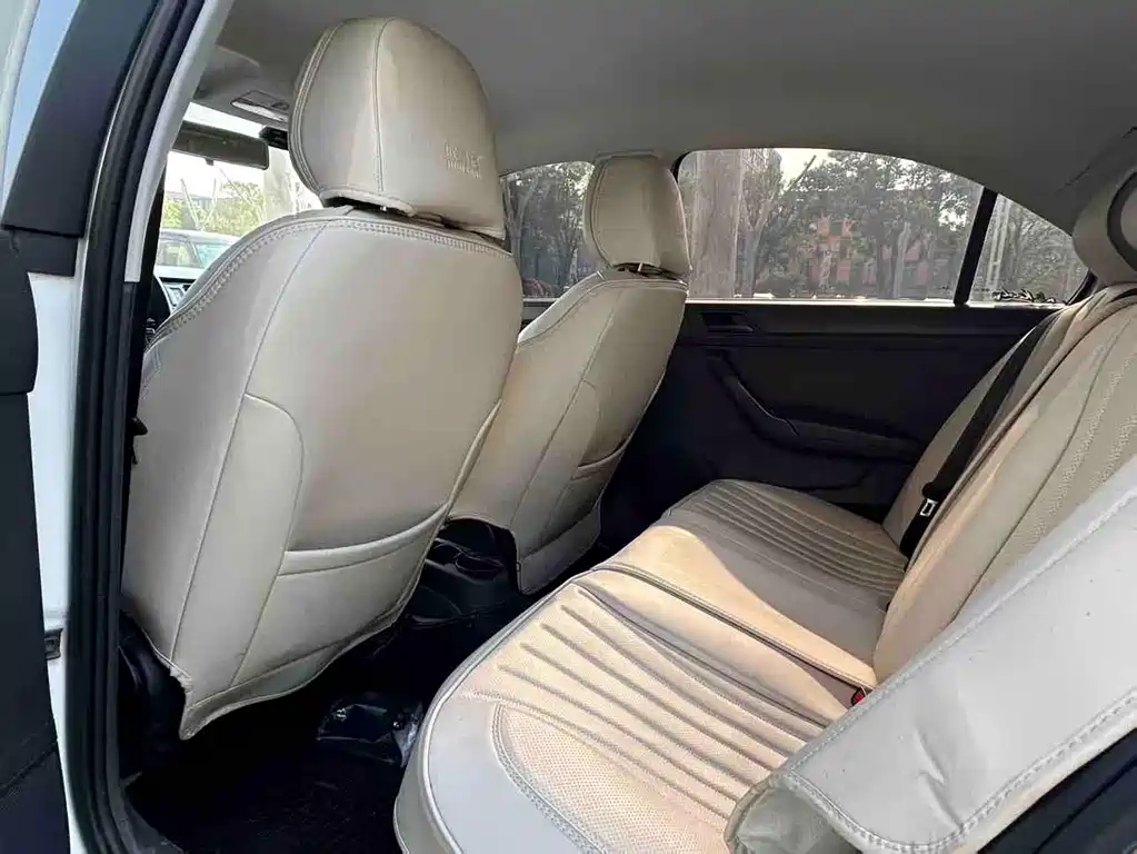 Volkswagen Santana — миниатюра 8