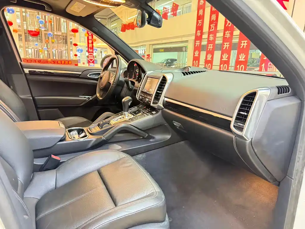 Porsche Cayenne — миниатюра 6