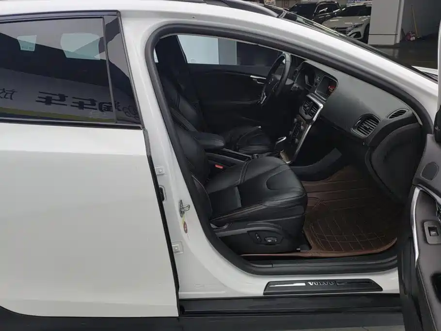 Volvo V40 — миниатюра 8