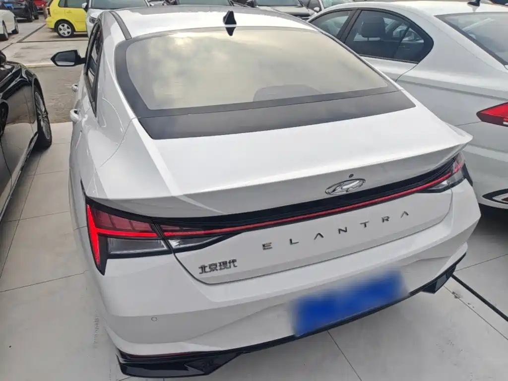 Hyundai Elantra — миниатюра 6