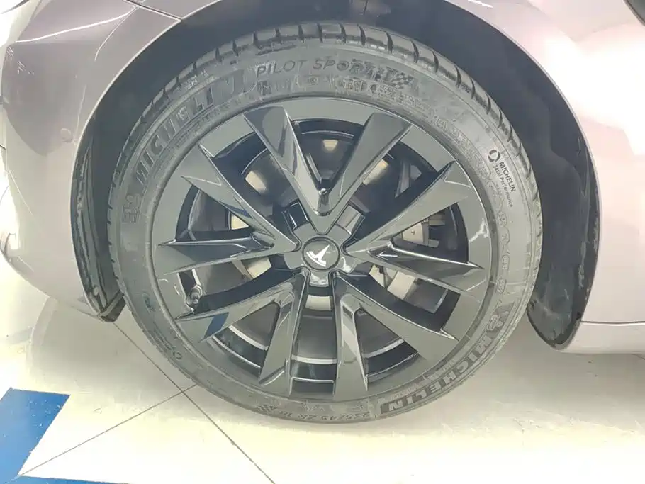 Tesla Model 3 — миниатюра 6