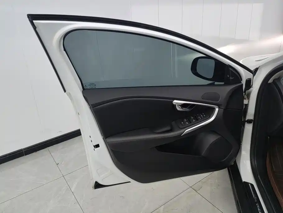 Volvo V40 — миниатюра 7