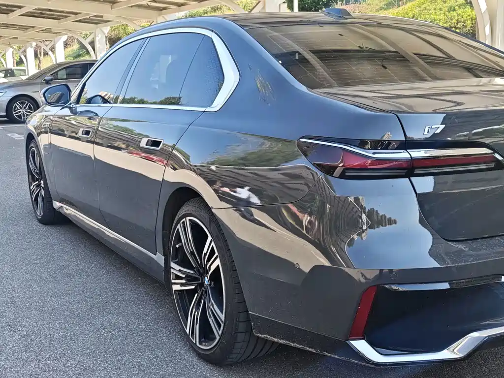 BMW i7 — миниатюра 3