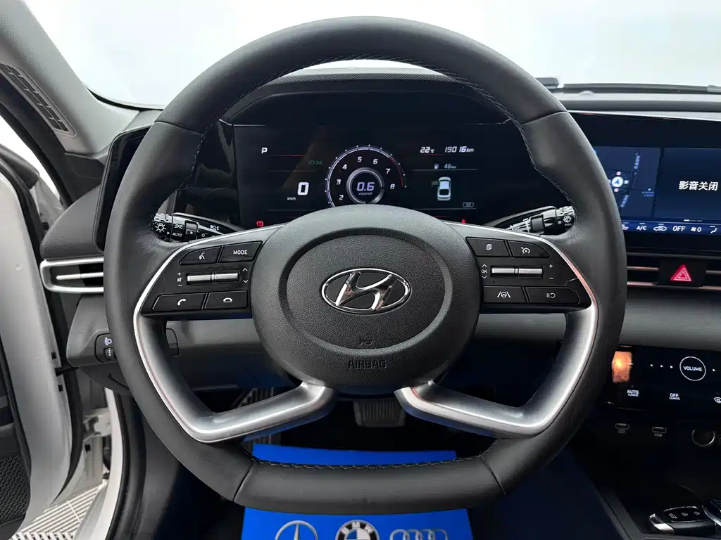 Hyundai Elantra — миниатюра 15