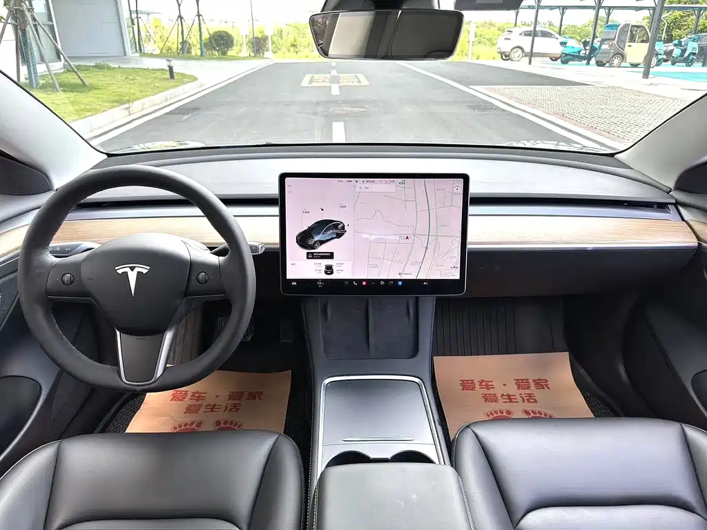 Tesla Model 3 — миниатюра 8
