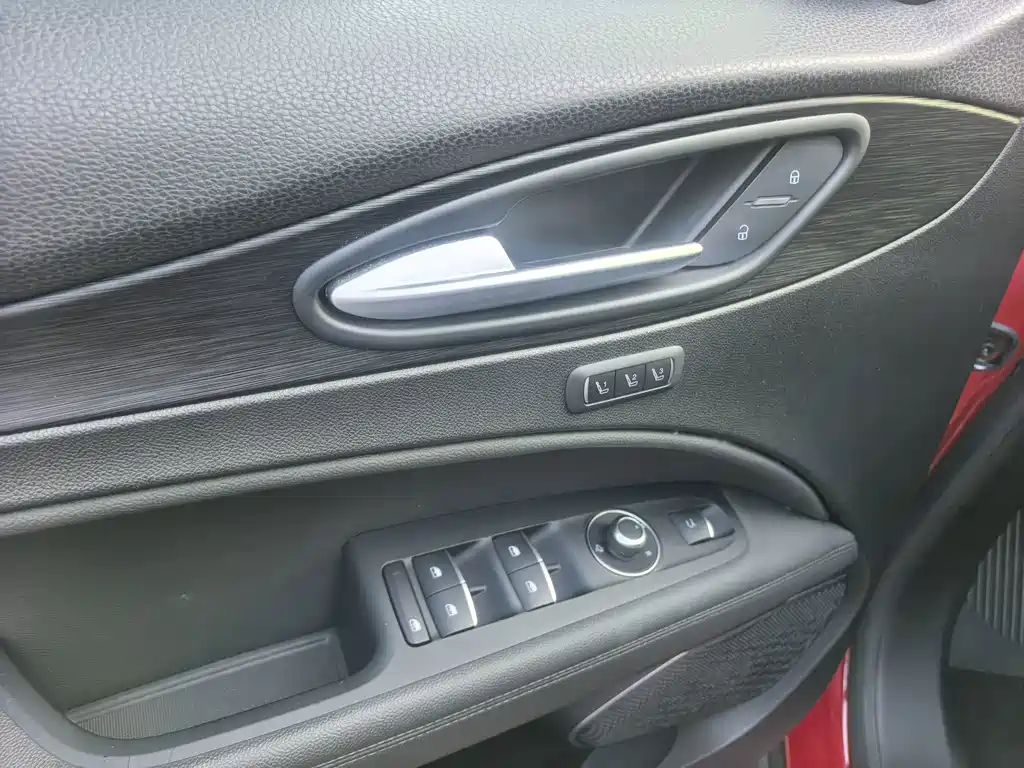 Alfa Romeo Stelvio — миниатюра 6