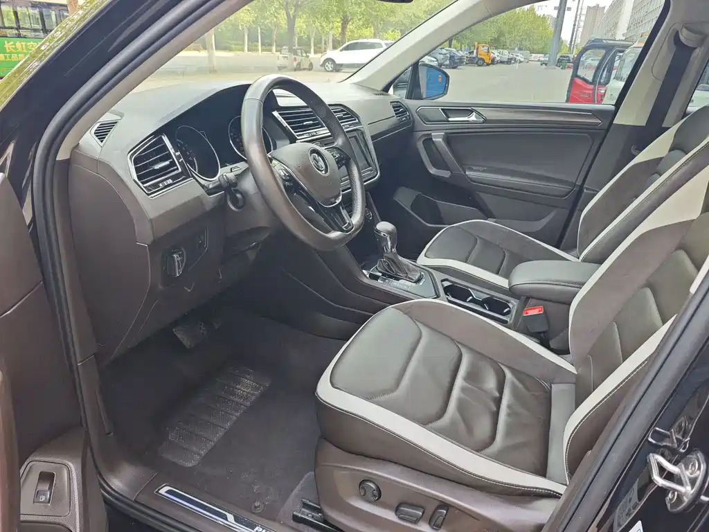 Volkswagen Tiguan L PHEV — миниатюра 7