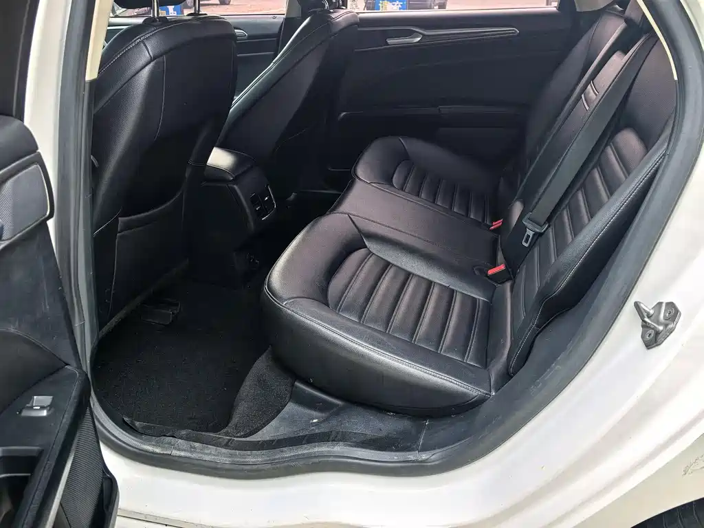 Ford Mondeo — миниатюра 10