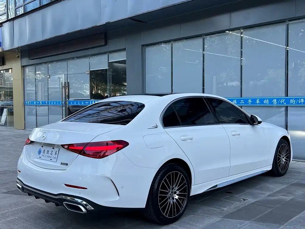 Mercedes-Benz C-Class — миниатюра 12