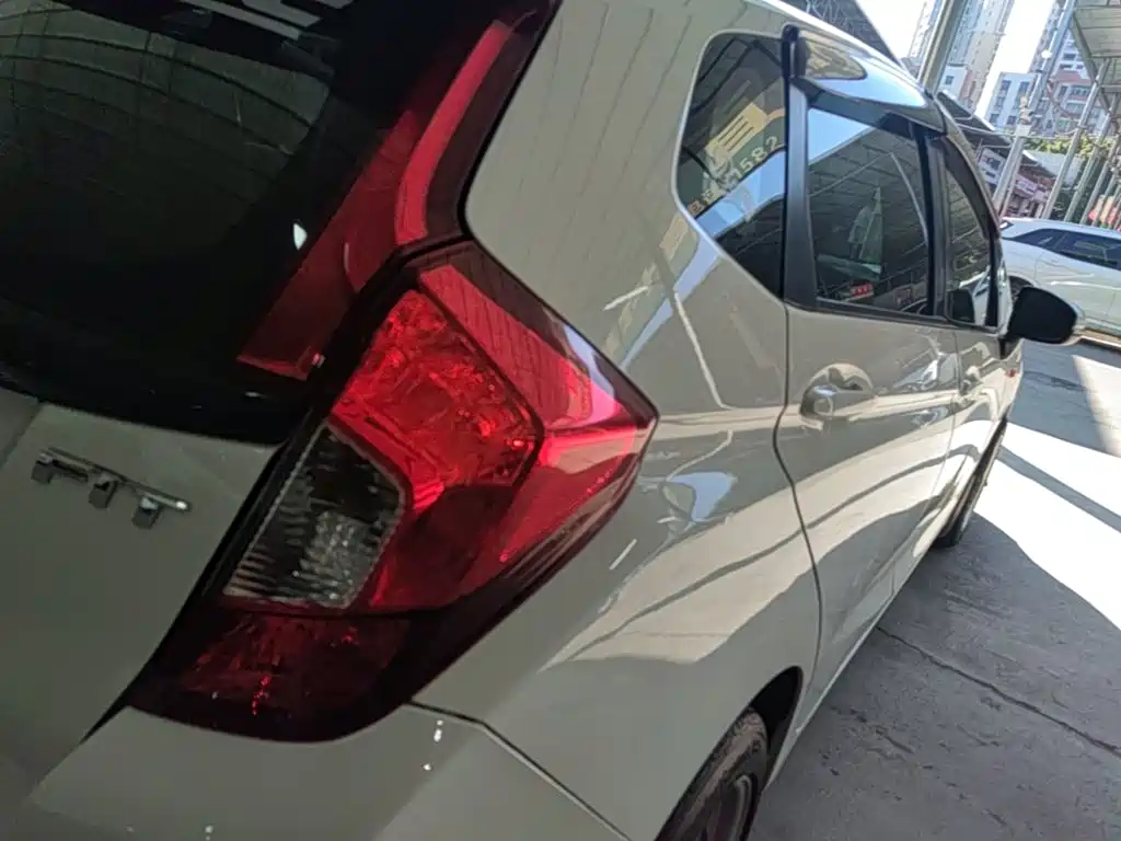 Honda Fit — миниатюра 8