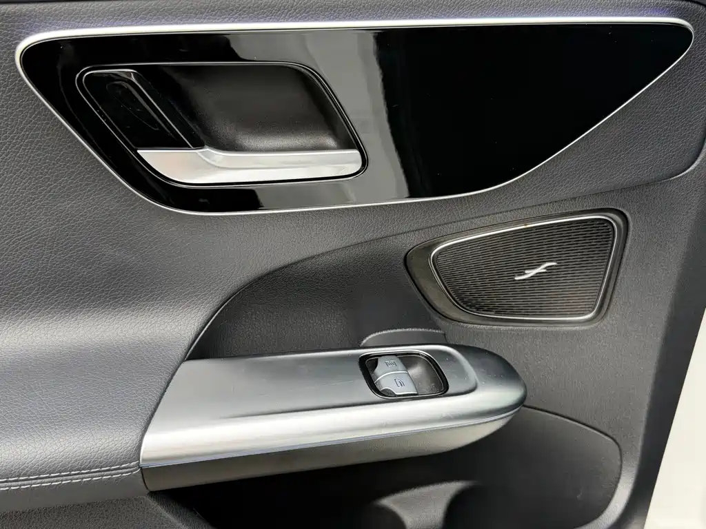 Mercedes-Benz C-Class — миниатюра 19