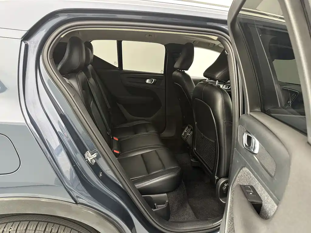 Volvo XC40 — миниатюра 10