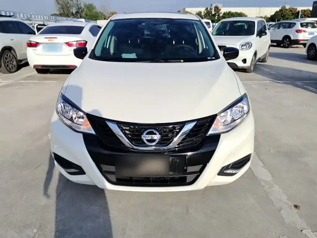 Nissan Tiida — миниатюра 3