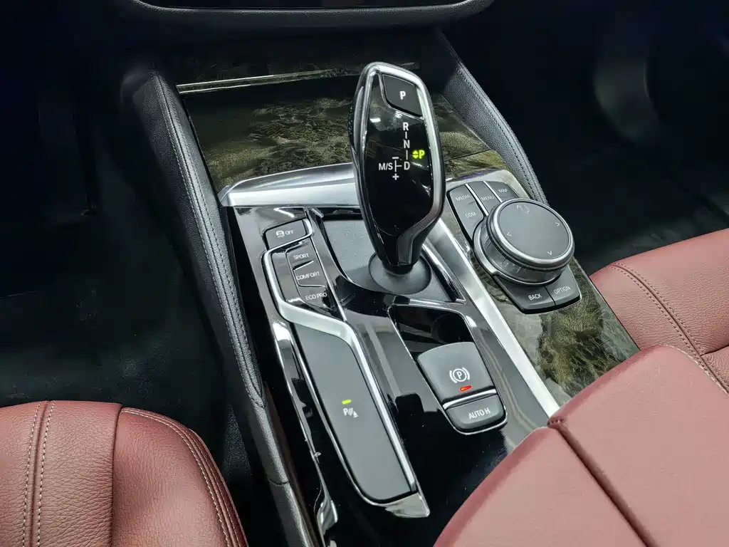 BMW 5 Series — миниатюра 15
