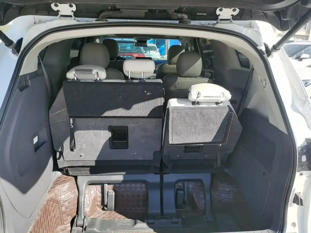 Toyota Sienna — миниатюра 19