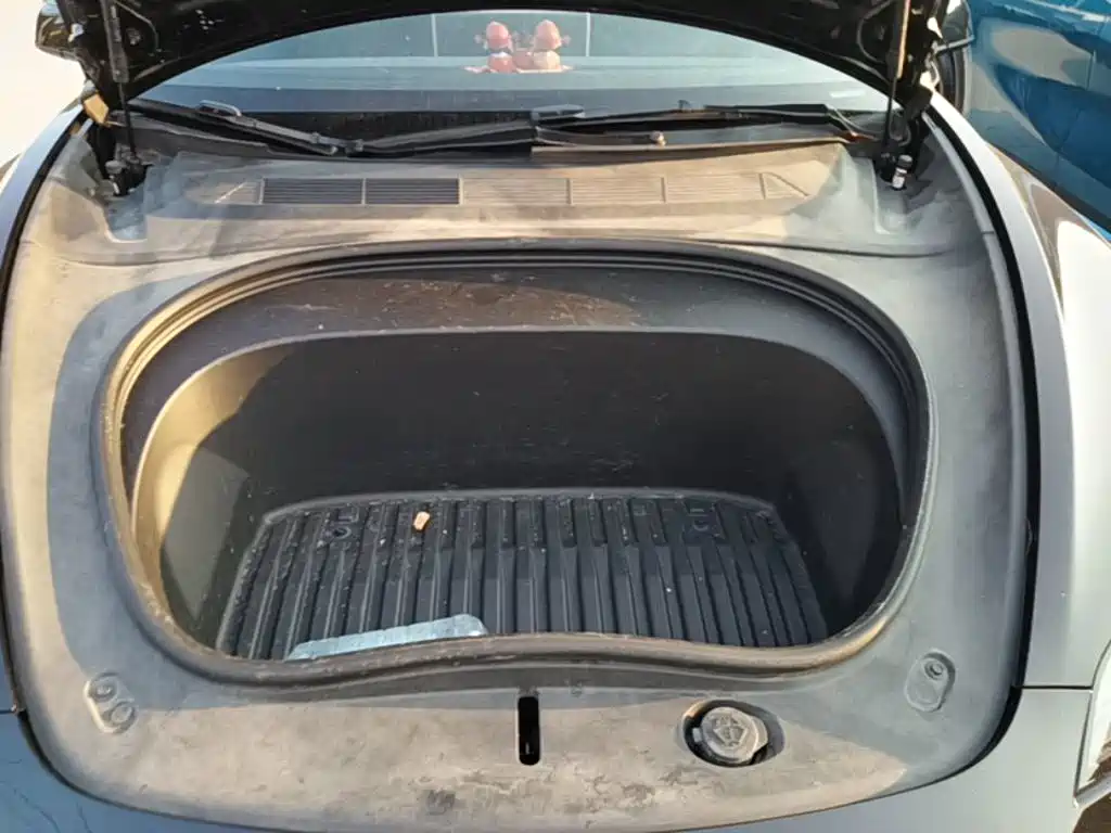 Tesla Model 3 — миниатюра 20