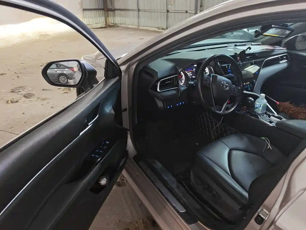 Toyota Camry — миниатюра 12
