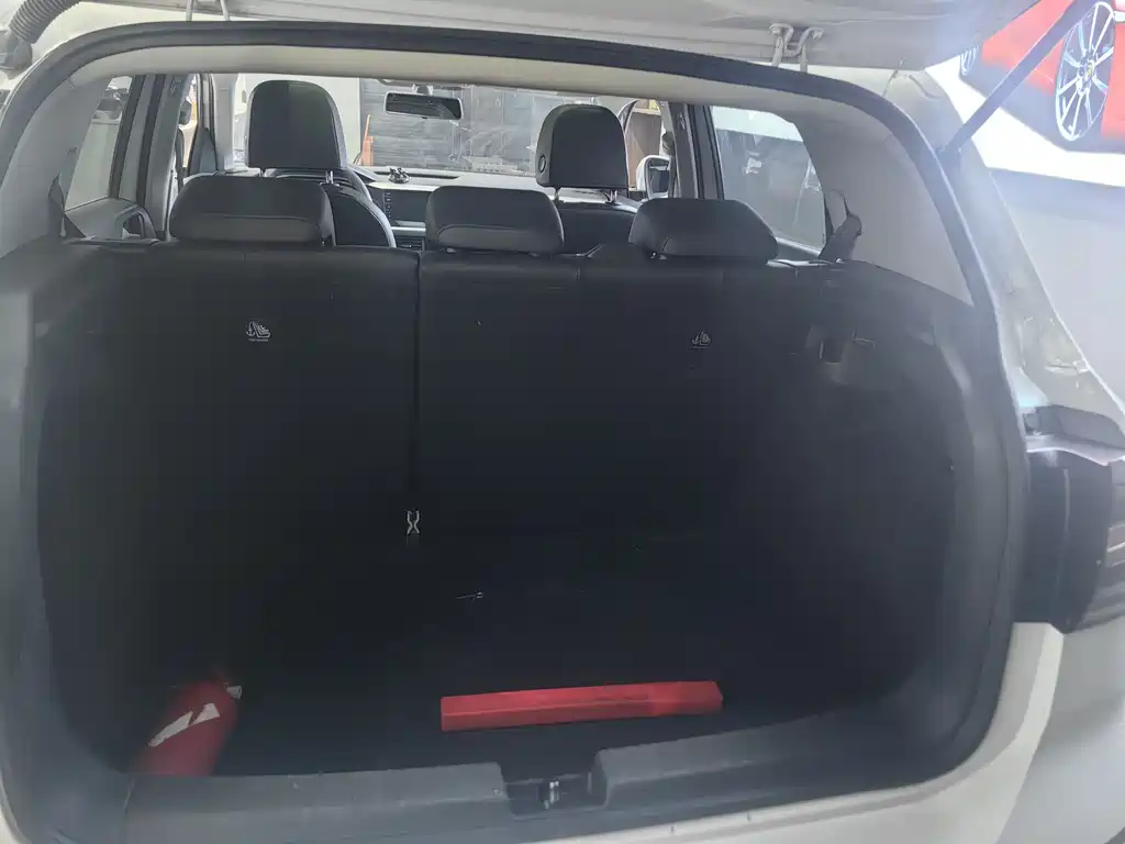 VOLKSWAGEN EXPLORING THE SHADOW