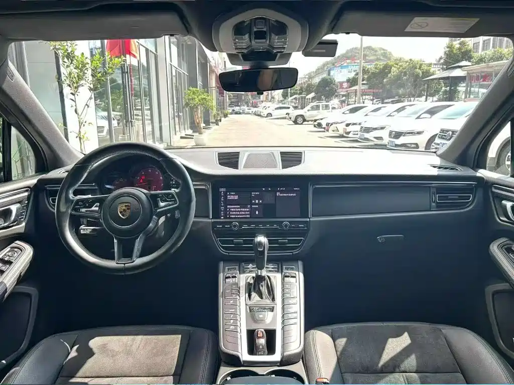 Porsche Macan — миниатюра 4