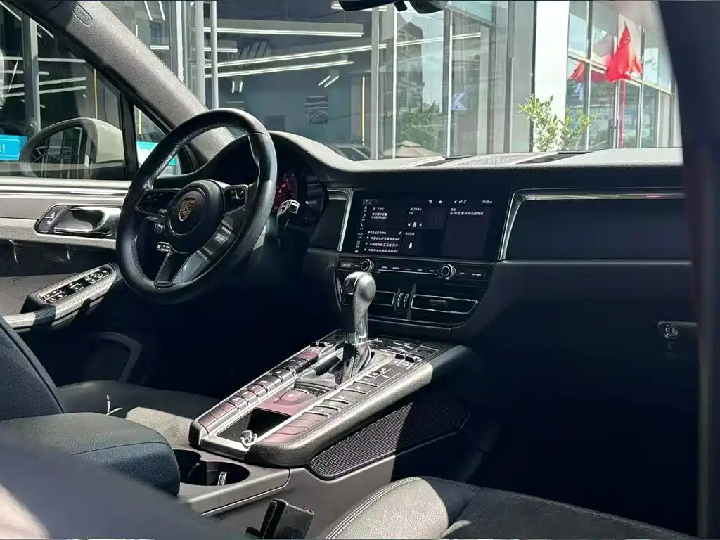 Porsche Macan — миниатюра 5
