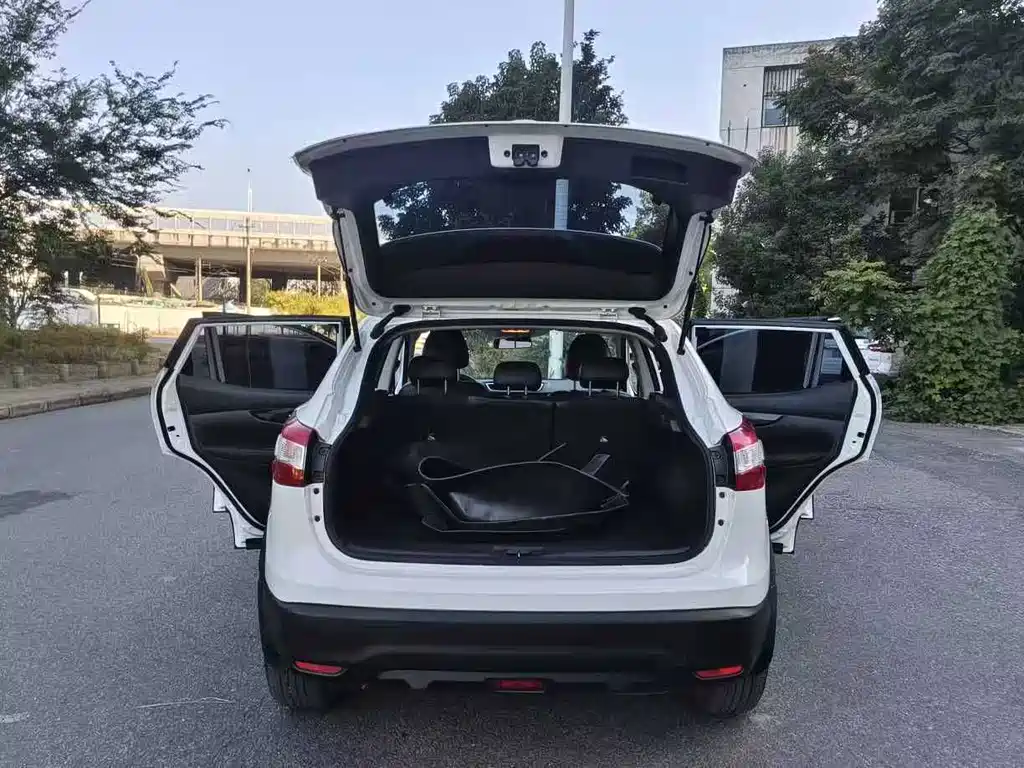 Nissan Qashqai — миниатюра 7