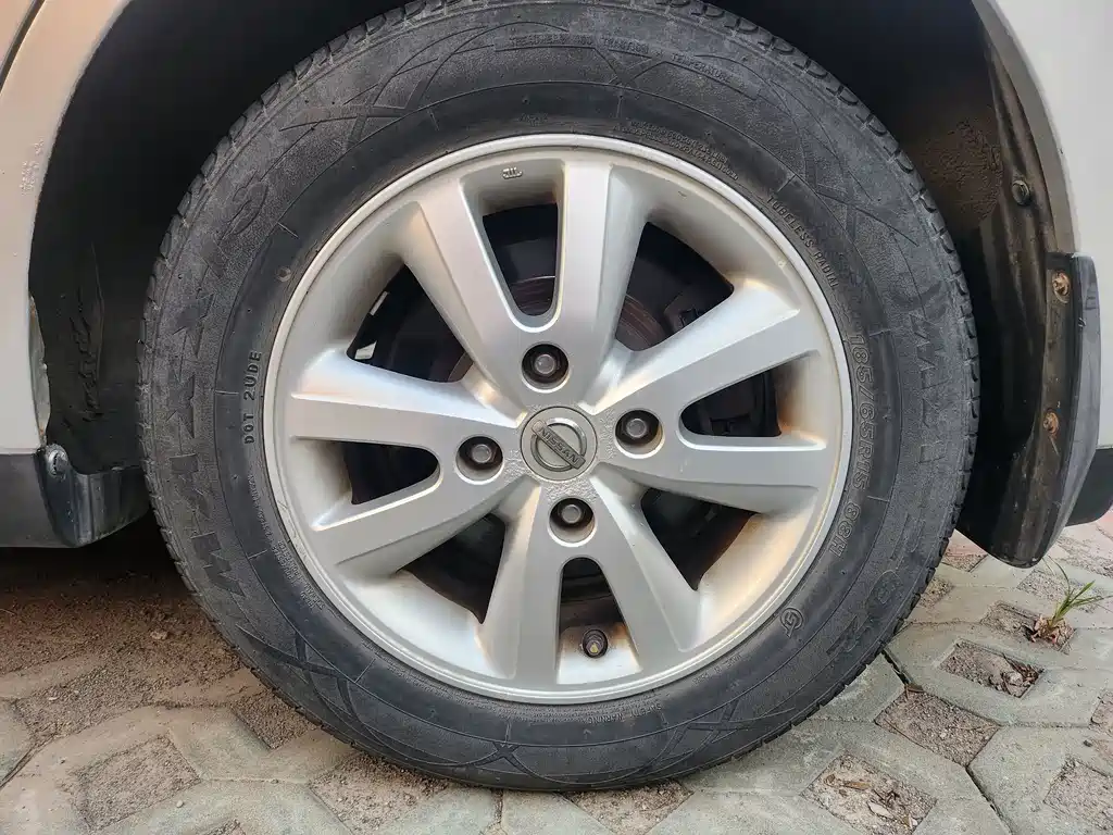 Nissan Tiida — миниатюра 13