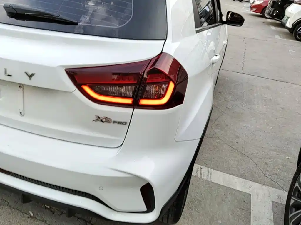 Geely Vision X3 — миниатюра 8