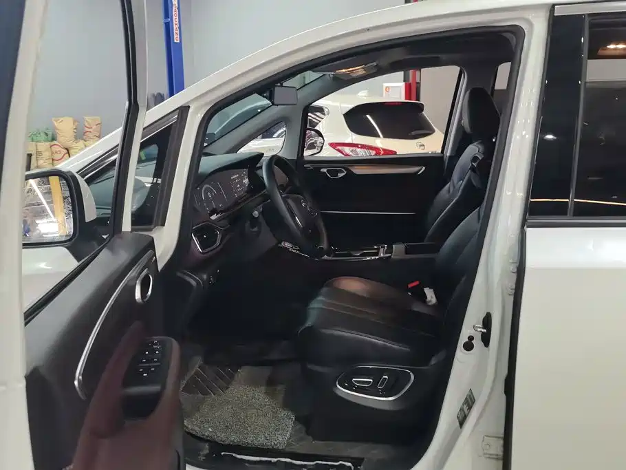 GAC Motor Trumpchi M6 — миниатюра 9