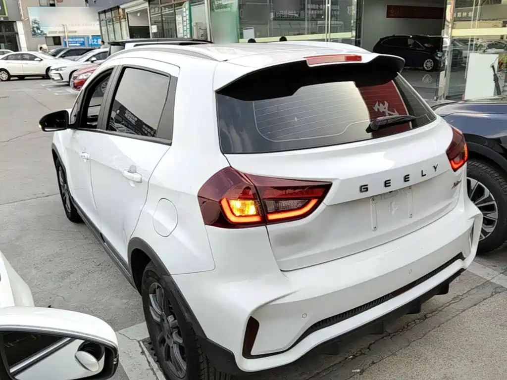 Geely Vision X3 — миниатюра 5