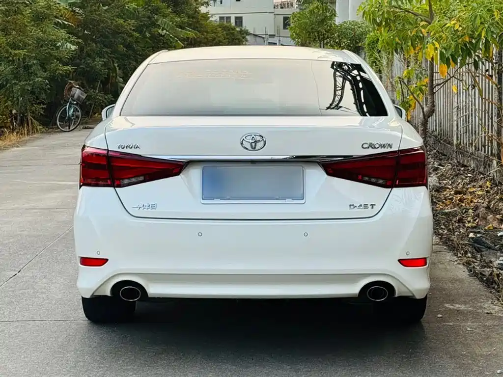 Toyota Crown — миниатюра 6