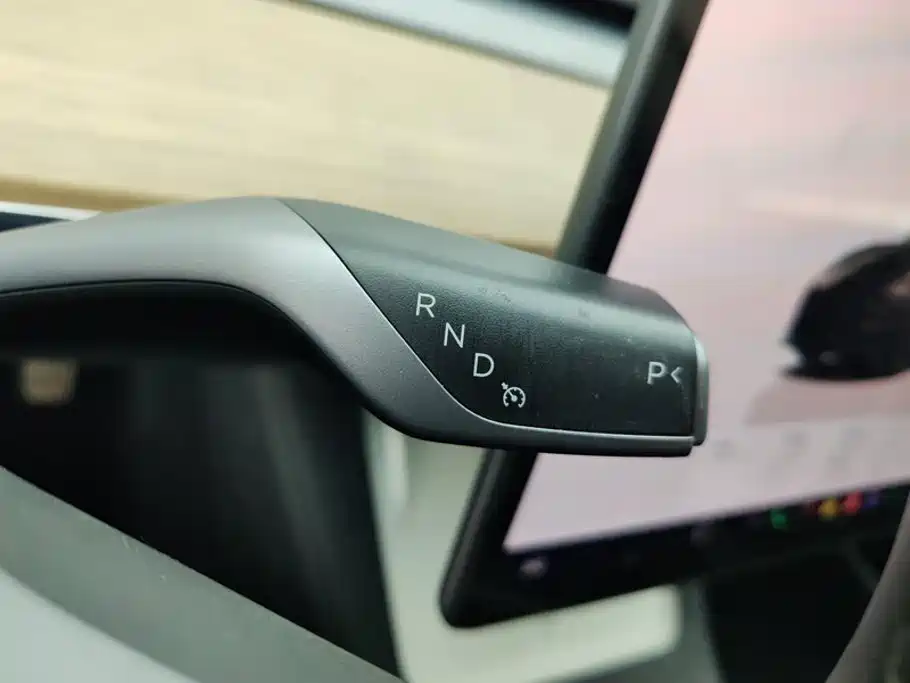 Tesla Model 3 — миниатюра 16