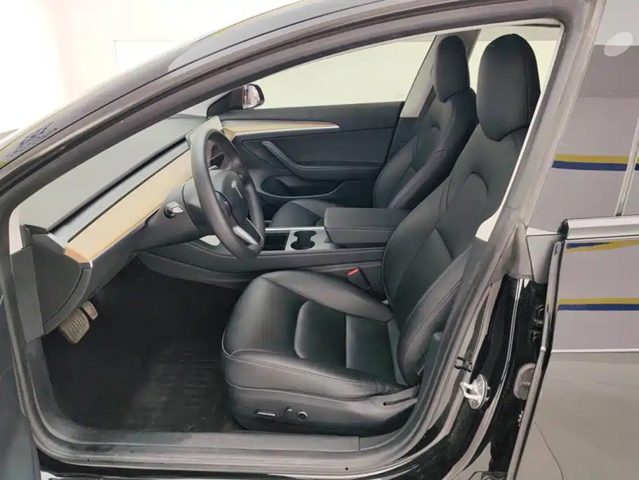 Tesla Model 3 — миниатюра 9