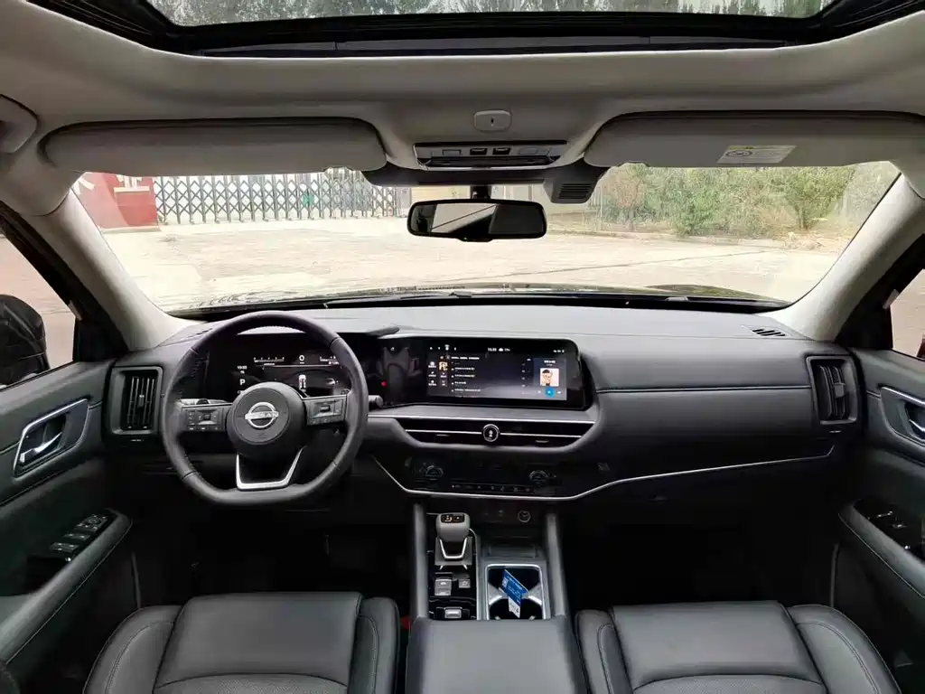 NISSAN EXPLORING THE LAND