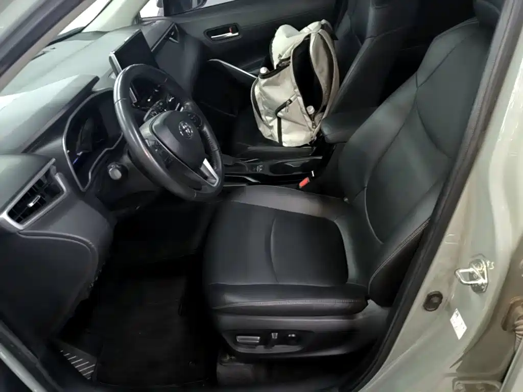 Toyota Corolla Cross — миниатюра 15